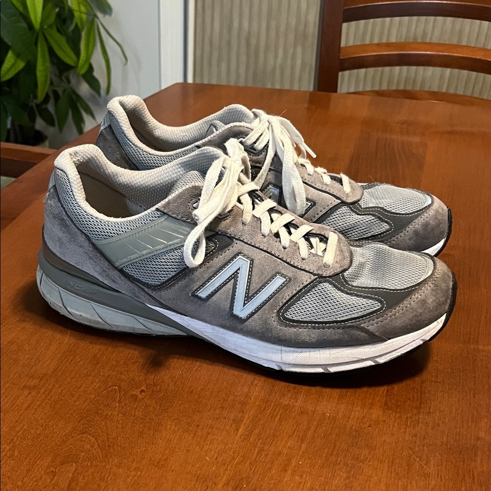 New Balance Men’s Grey 990v5 Athletic Shoes